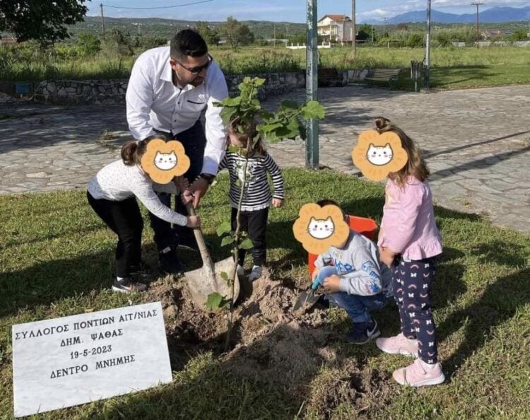 Μικροί και μεγάλοι εν δράσει για να φυτευτεί η λεφτοκαρυά, το δέντρο που αποκαλείται «καφέ χρυσός του Πόντου», στην Κυψέλη Αιτωλοακαρνανίας (φωτ.: facebook.com/pontioi.aitolnias)