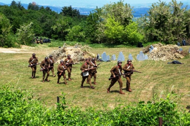 Πριν από 82 χρόνια, οι γενναίοι υπερασπιστές του θρυλικού οχυρού Ρούπελ, αντιστάθηκαν με ηρωισμό και αυτοθυσία κερδίζοντας τον σεβασμό του εχθρού και την αναγνώριση των συμμάχων (φωτ.: ΑΠΕ-ΜΠΕ)