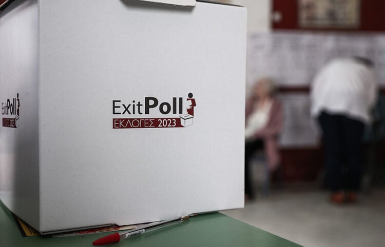 Κάλπη exit poll σε εκλογικό τμήμα της Αττικής (φωτ.: EUROKINISSI / Βασίλης Ρεμπάπης)