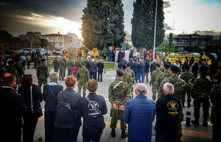 Στο επίκεντρο της τελετής τιμής και μνήμης ο ανδριάντας του μητροπολίτη Χρύσανθου, στην Κομοτηνή (φωτ.: Flickr / Ι.Μ. Μαρωνείας)