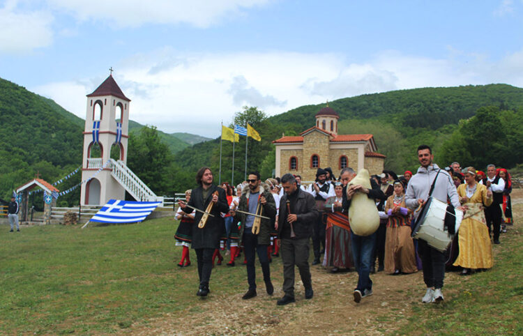 Κάπως έτσι ξεκινούν συνήθως τα γλέντια στα παρχάρια του Οχυρού Νυμφαίας (φωτ.: Facebook / Παρχάρια Οχυρού Νυμφαίου Ροδόπης)