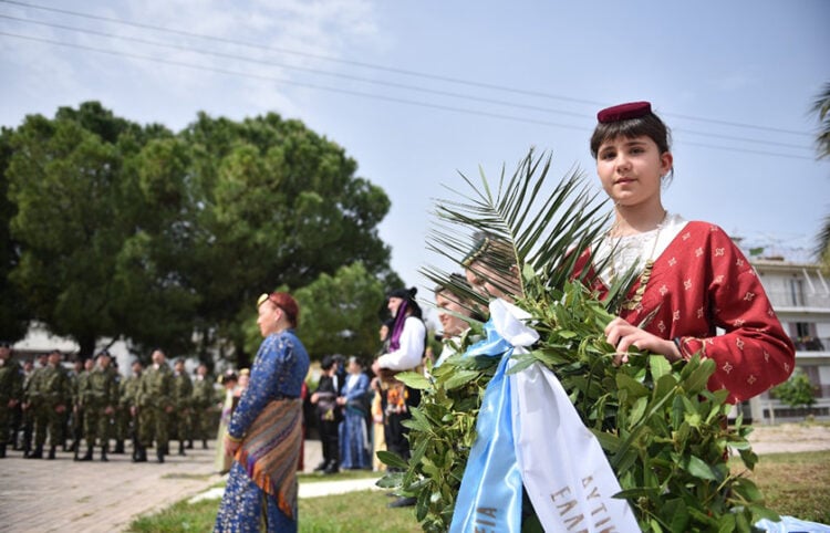 Ζουπουνοφόρα του «Φάρου» Ποντίων Πατρών στην εκδήλωση για τα 104 χρόνια από τη Γενοκτονία των Ποντίων (φωτ.: Facebook / Δήμος Πατρέων)