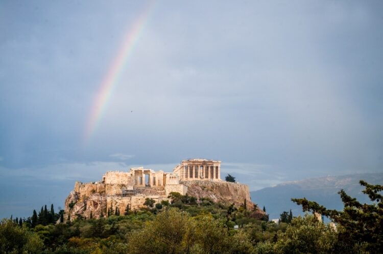 Ουράνιο τόξο πάνω από την Ακρόπολη, ένα από τα όμορφα επακόλουθα της βροχής (φωτ.: EUROKINISSI/Μάρκος Χουζούρης)