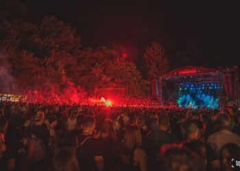 Στιγμιότυπο από παλιότερο φεστιβάλ στα Λουτρά Πόζαρ (φωτ.: facebook/Φεστιβάλ Πόζαρ)