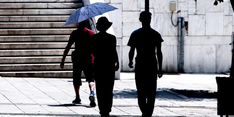 Υψηλές θερμοκρασίες στην Αθήνα (φωτ. αρχείου: Eurokinissi / Κώστας Τζούμας)