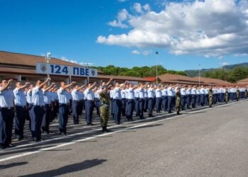 Εικόνα από την ορκωμοσία
των κληρωτών της Ε’ ΕΣΣΟ 2022, στις εγκαταστάσεις της 124 Πτέρυγας
Βασικής Εκπαίδευσης, στην Τρίπολη (φωτ. αρχείου: Γρ. Τύπου ΓΕΑ/ EUROKINISSI)