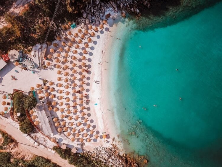 Άποψη της φημισμένης παραλίας Σαλιάρα ή Marble Beach της Θάσου (φωτ.: Πάρης Παρασχούδης/ ΑΠΕ-ΜΠΕ)