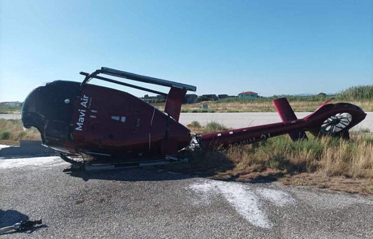 Το ελικόπτερο της Mavi Air στον αεροδρόμιο της Σάμου (φωτ.: ΑΠΕ-ΜΠΕ)