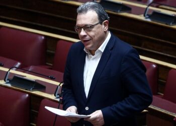 Ο Σωκράτης Φάμελλος στην Ολομέλεια της Βουλής (φωτ.: EUROKINISSΙ / Σωτήρης Δημητρόπουλος)