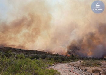 Για 7η μέρα καίει ανεξέλεγκτα η φωτιά στη Ρόδο (φωτ.: εφ. Ροδιακή)