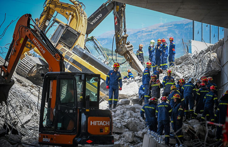 Κατάρρευση τμήματος γέφυρας στην Περιμετρική της Πάτρας, στην περιοχή Μποζαΐτικα (φωτ.: EUROKINISSI / Γιώτα Λοτσάρη)