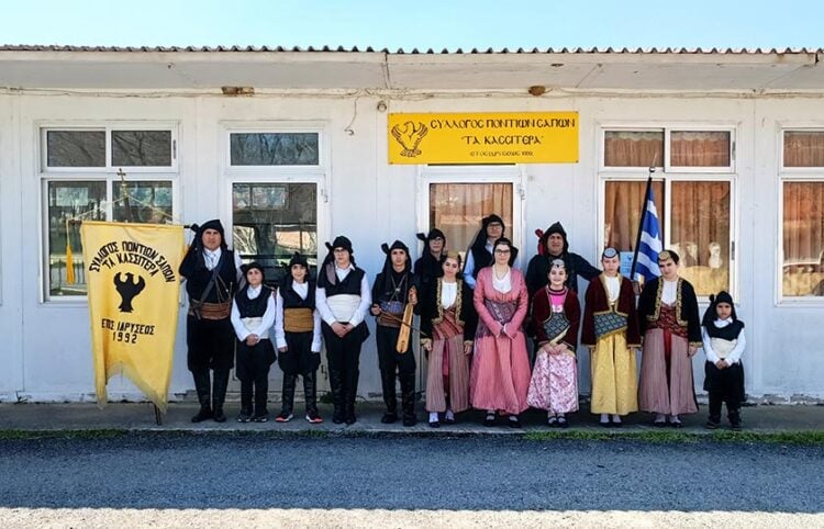 Μέλη του Συλλόγου Ποντίων Σαπών (φωτ.: Facebook / Κασσιτερά - Σύλλογος Ποντίων Σαπών)