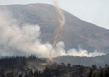 Εικόνα από την πυρκαγιά στην Ρόδο
(φωτ.: Eurokinissi / Αργύρης Μαντίκος)