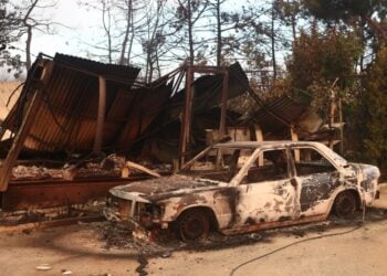 Καμένα οικήματα και αυτοκίνητα στον Έβρο (φωτ.: ΜΟΤΙΟΝΤΕΑΜ/Βασίλης Βερβερίδης)