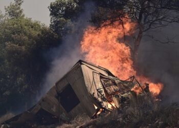 Στιγμιότυπο από πυρκαγιά στην Νέα Ζωή Ασπρόπυργου τον περασμένο Ιούλιο (φωτ.: EUROKINISSI/Μιχάλης Καραγιάννης)