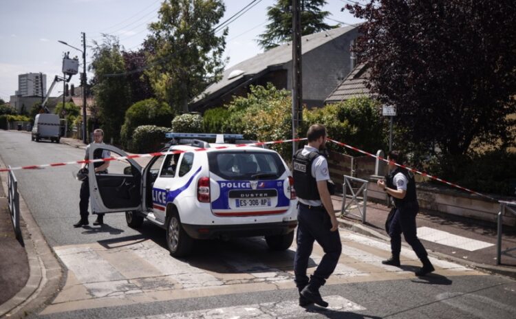 Γάλλοι αστυνομικοί σε υπηρεσία (φωτ. αρχείου: EPA/Yoan Valat)