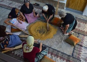 Η παράδοση της Καππαδοκίας περνά από τους παλιότερους στους νεότερους (φωτ.: facebook /Αχανάης Παπά Νικόλα)