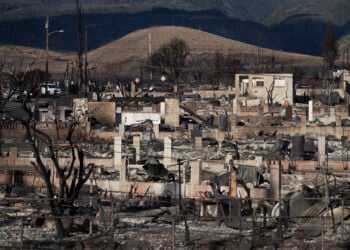 Ό,τι απέμεινε από την ιστορική πόλη Λαχέινα (φωτ.: EPA / Etienne Laurent)