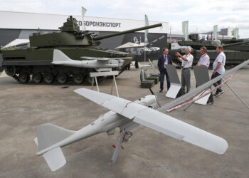 Ρωσικά drone Orlan-10 E στο διεθνές φόρουμ «Army-2023» (φωτ.: EPA / Yuri Kochetkov)