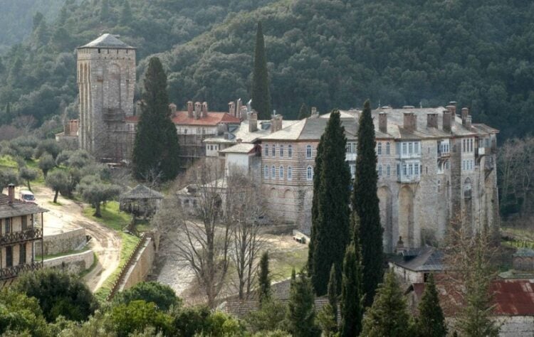 Η ιερά μονή Χιλανδαρίου στο Άγιο Όρος (φωτ.: ΑΠΕ-ΜΠΕ/Νικήτας Κώτσιαρης)