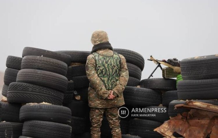 Αρμένιος στρατιώτης σε σημείο ελέγχου στη μεθόριο μεταξύ Αρμενίας και Αζερμπαϊτζάν (φωτ. αρχείου: armenpress.am)