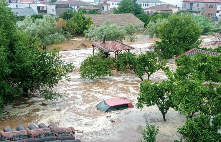 Από την κακοκαιρία στη Μηλίνα Πηλίου (φωτ.: EUROKINISSI / Θανάσης Καλλιάρας)