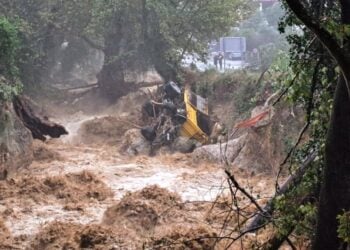 Χαρακτηριστικό στιγμιότυπο από τις πλημμύρες στην περιοχή του Βόλου (φωτ.: EUROKINISSI/Σεβίνα Δαριώτου)