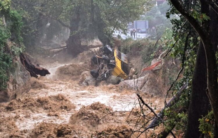 Χαρακτηριστικό στιγμιότυπο από τις πλημμύρες στην περιοχή του Βόλου (φωτ.: EUROKINISSI/Σεβίνα Δαριώτου)