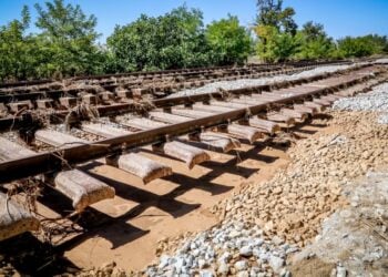 Καταστροφές στο σιδηροδρομικό δίκτυο από τις πρόσφατες πλημμύρες στη Θεσσαλία (φωτ.: EUROKINISSI/Λεωνίδας Τζέκας)