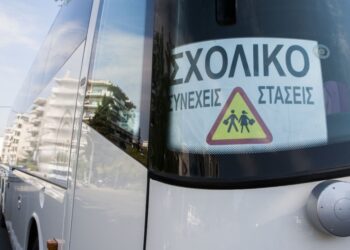 Τουριστικό λεωφορείο το οποίο λειτουργεί και σαν σχολικό (φωτ.: ΜΟΤΙΟΝΤΕΑΜ/Φανή Τρυψάνη)