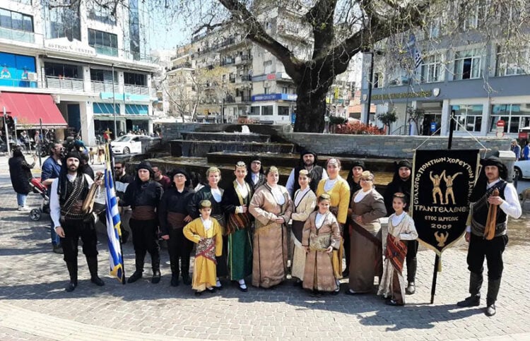 Μέλη του Συλλόγου Ποντίων Χορευτών Ξάνθης «Τραντέλλενες» (πηγή: Facebook)