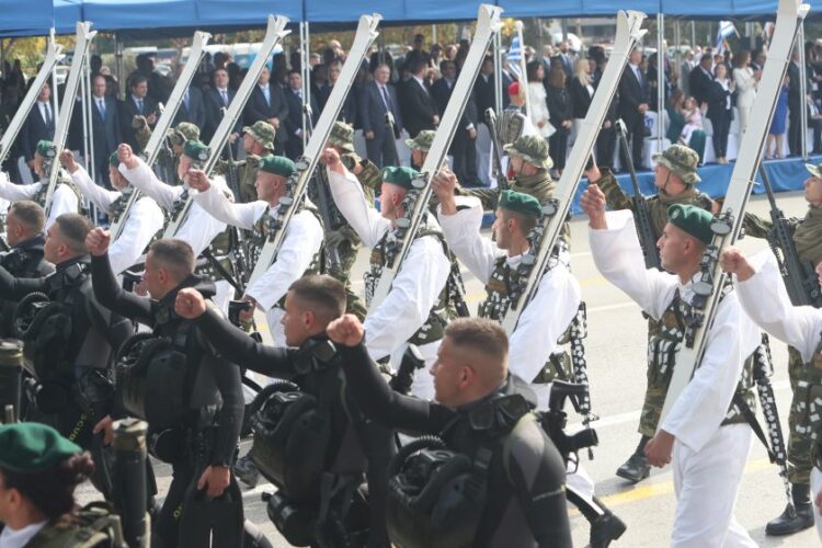 Εικόνα από την περσινή στρατιωτική παρέλαση για την εθνική επέτειο της 28ης Οκτωβρίου στη Θεσσαλονίκη (φωτ.: αρχείου: Βασίλης Βερβερίδης/ΜΟΤΙΟΝΤΕΑΜ)