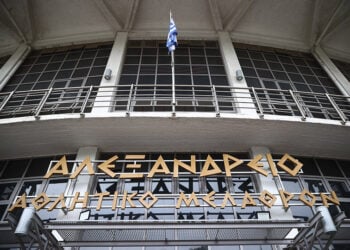 Σε λαϊκό προσκύνημα η σορός του Γιάννη Ιωαννίδη στο Αλεξάνδρειο Μέλαθρο (φωτ.: EUROKINISSI / Ραφαήλ Γεωργιάδης)