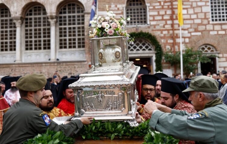 Τα λείψανα του Αγίου Δημητρίου λιτανεύονται από το 1982 (φωτ.: ΑΠΕ-ΜΠΕ/Αχιλλέας Χήρας)