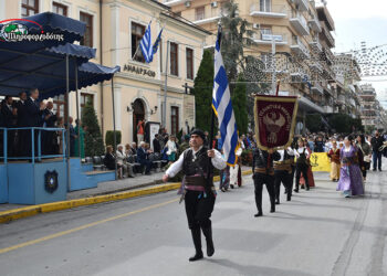 Στιγμιότυπο από την παρέλαση για την 111η επέτειο από την απελευθέρωση της Βέροιας (φωτ.: Πληροφοριοδότης)