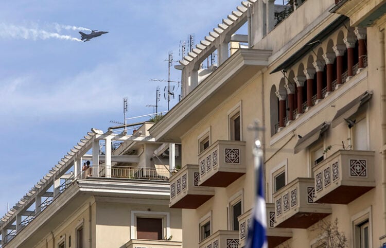 Διελεύσεις μαχητικών αεροσκαφών πάνω από την πόλη της Θεσσαλονίκης (φωτ.: ΜΟΤΙΟΝΤΕΑΜ / Βασίλης Βερβερίδης)