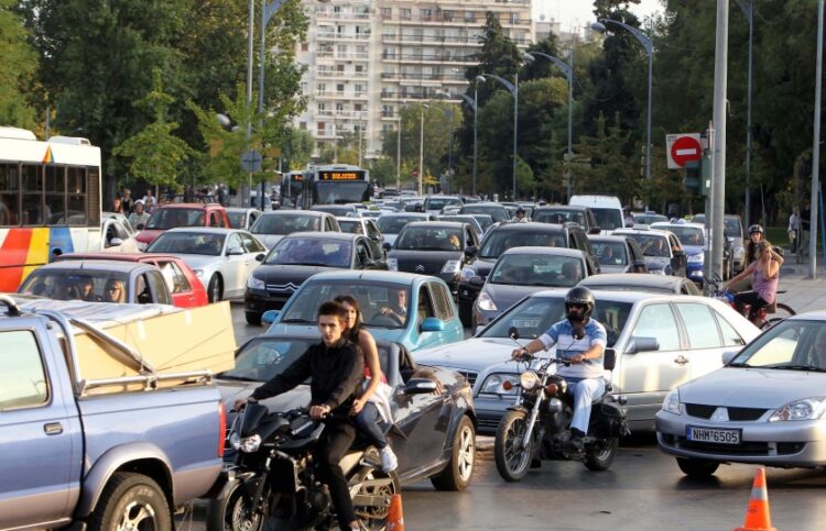 Ένα τυπικό πρωινό για τους οδηγούς στο κέντρο της Θεσσαλονίκης. Ωστόσο, η κατασκευή του fly over εκτιμάται ότι θα επιδεινώσει ακόμη περισσότερο το πρόβλημα με το μποτιλιάρισμα (φωτ.: ΜΟΤΙΟΝΤΕΑΜ/Βασίλης Βερβερίδης)