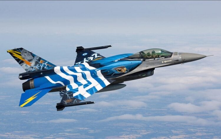 Το αεροσκάφος F-16 της ομάδας «ΖΕΥΣ» της Πολεμικής Αεροπορίας (φωτ.: Πολεμική Αεροπορία)