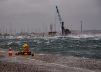 Θυελλώδεις άνεμοι στη διάρκεια παλιότερης κακοκαιρίας στην Πρέβεζα (φωτ.: EUROKINISSI/Γιώργος Ευσταθίου)