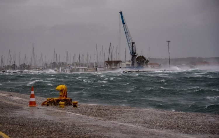 Θυελλώδεις άνεμοι στη διάρκεια παλιότερης κακοκαιρίας στην Πρέβεζα (φωτ.: EUROKINISSI/Γιώργος Ευσταθίου)