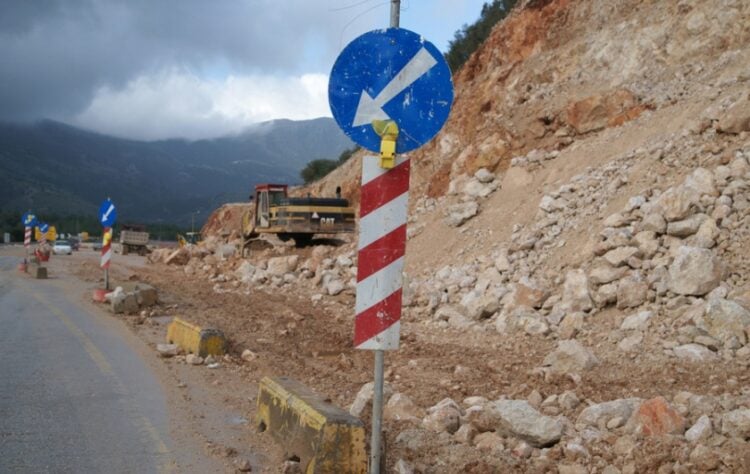 Έργα στην εθνική οδό (φωτ. αρχείου: ΑΠΕ-ΜΠΕ/Ηλίας Μάκος)