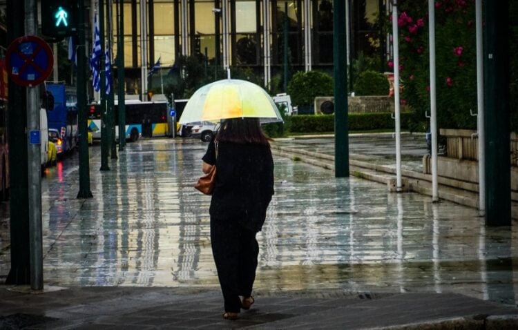 Βροχή στην Αθήνα (φωτ.: EUROKINISSI/Γιώργος Κονταρίνης)