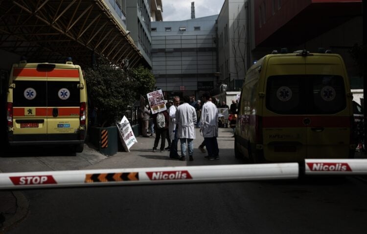 Στιγμιότυπο από παλιότερη κινητοποίηση νοσοκομειακών γιατρών (φωτ.; EUROKINISSI/Βασίλης Ρεμπάπης)