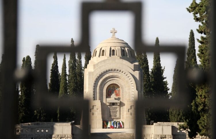 Το Ελληνικό Μνημείο στα Συμμαχικά Κοιμητήρια «Ζέιτενλικ» (φωτ.: ΜΟΤΙΟΝΤΕΑΜ/Κώστας Παπαδόπουλος)