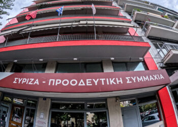 H ταμπέλα στα κεντρικά γραφεία του ΣΥΡΙΖΑ στην Κουμουνδούρου (φωτ.: EUROKINISSI / Γιώργος Κονταρίνης)