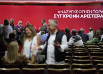 Στιγμιότυπο από τη συνεδρίαση της κεντρικής επιτροπής του ΣΥΡΙΖΑ (φωτ.: EUROKINISSI/Γιώργος Κονταρίνης)