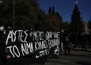 Εικόνα από το σώμα της μαθητικής- φοιτητικής πορείας στην Αθήνα, στη μνήμη του Αλέξανδρου Γρηγορόπουλου
(φωτ.: Κώστας Τζούμας/EUROKINISSI)