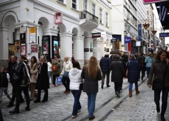 Κόσμος στον πεζόδρομο της Ερμού (φωτ. αρχείου: Eurokinissi/Βασίλης Ρεμπάπης)