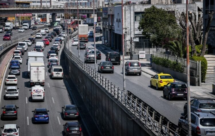 Αυτοκίνητα στον Κηφισό (φωτ.: EUROKINISSI/Τατιάνα Μπόλαρη)