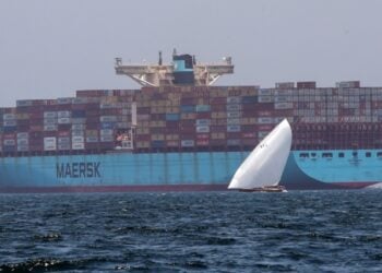 Πλοίο της Maersk έξω από το Ντουμπάι, στα Ηνωμένα Αραβικά Εμιράτα (φωτ. αρχείου: EPA/Ali Haider)